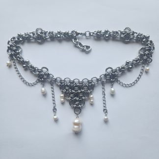 Chainmaille Necklace w/ pearl accents